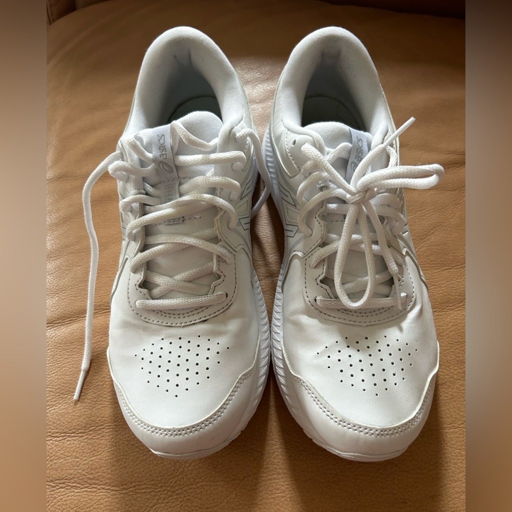 ASICS gel-contend tennis shoes